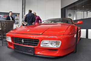 Ein Ferrari Testarossa im neuen Poleposition.