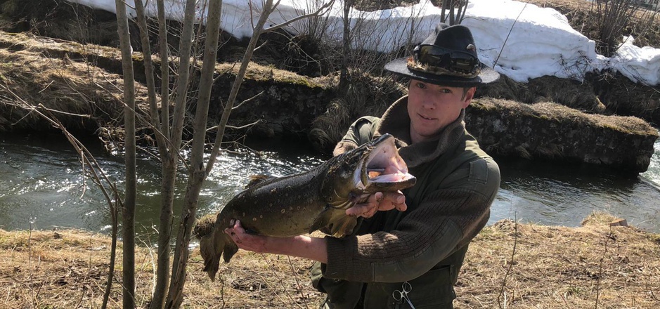 Angelglück für Markus Wöber. Er fing eine Bachforelle mit 80 cm Länge und einem Gewicht von 4,5 kg an der Vils.