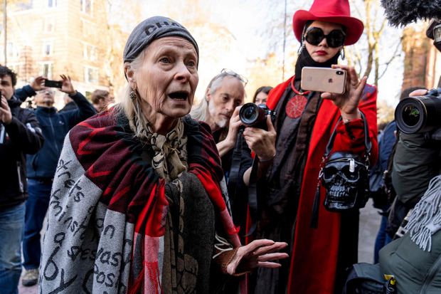 Modemacherin Vivienne Westwood gehört zu den prominenten Verfechtern Assanges. Sie sprach heute in London zur anwesenden Presse.