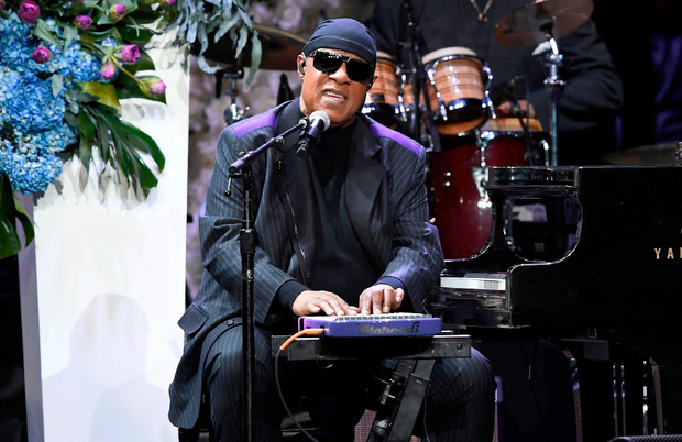 Stevie Wonder sang bei der Trauerfeier.