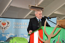 „Die Jägerschaft verleiht Martin König den Ehrentitel ‚Jägermeister‘. Das ist eine seltene Auszeichnung.“
Anton Larcher
(Tiroler Landesjägermeister)