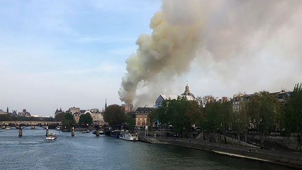 Am Montagabend brach das Feuer in dem Pariser Wahrzeichen Notre Dame aus.