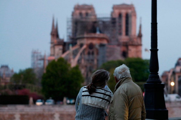 Notre Dame wird wohl niemals wieder so sein, wie es einmal war. Die Franzosen sind schockiert und traurig über die teilweise Zerstörung des Wahrzeichens.