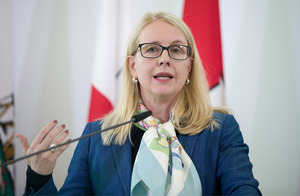 Wirtschaftsministerin Margarete Schramböck (ÖVP).
