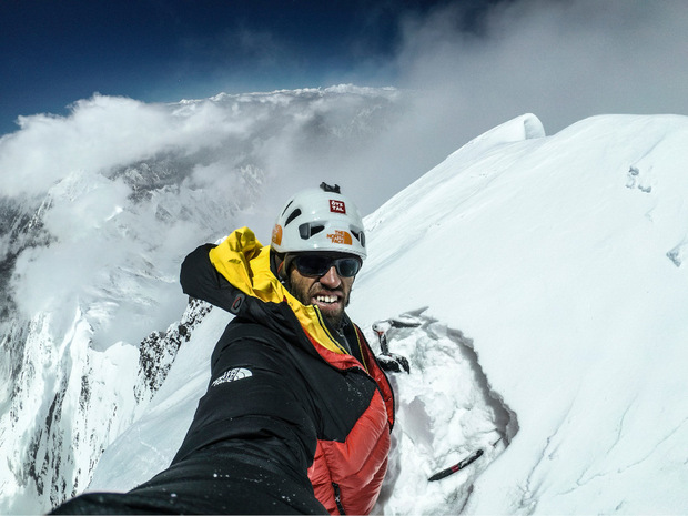 Der Ötztaler Hansjörg Auer bestieg unter anderem als erster Alpinist den 7157 Meter hohen Westgipfel des Lupghar Sar in Pakistan über die Westwand.