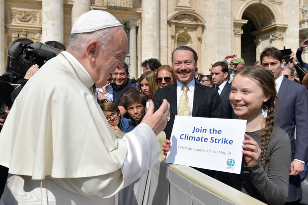 Die Klimaaktivistin traf den Pontifex am Petersplatz in Rom.