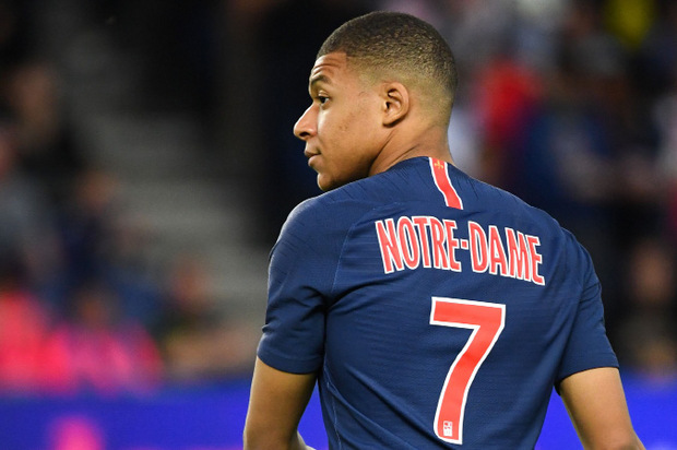 Die Spieler von Paris St. Germain hatten statt ihres Namens "Notre-Dame" auf dem Trikot.