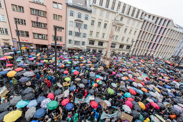 Auch in Innsbruck demonstrierten Tausende Schüler fürs Klima.