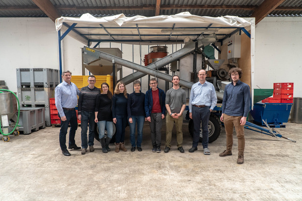 ...werden in der Ecofly-Anlage (im Bild das Projektteam)...