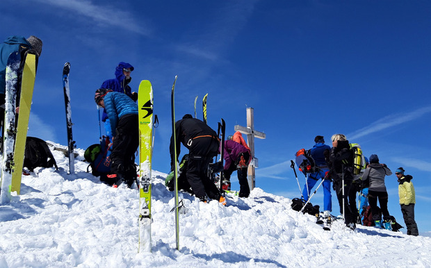 Dort am Skidepot trifft man weit weniger Leute als am stark frequentierten Zuckerhütl.
