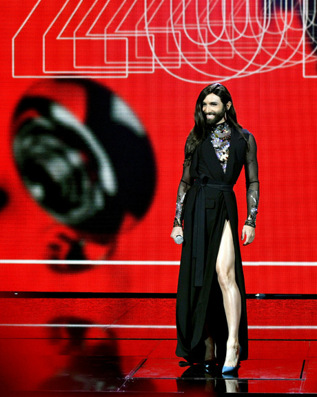 Conchita glänzte als Moderatorin nicht nur im Abendkleid.