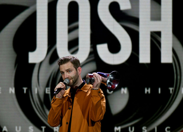 "Cordula Grün" von Josh wurde der Song des Jahres und riss seinen Schöpfer zu Freudentränen hin.