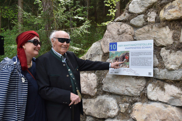 Alexandra Ciresa-König und ihr Vater Max Ciresa freuen sich über die Umsetzung des Knappensteigs in Schwaz.