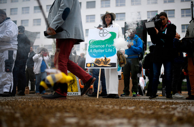 Proteste gegen den Pharma-Giganten Bayer in Bonn.