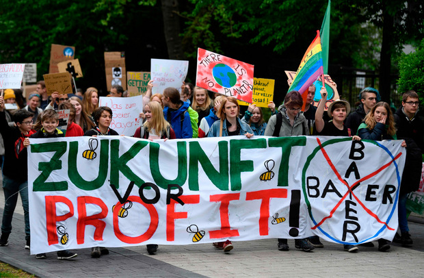 Proteste vor den Türen des Konzerns.