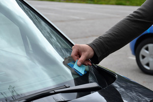 Mit dieser Mitgliedskarte lässt sich das gebuchte Elektroauto über die Windschutzscheibe entsperren.
