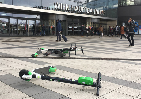 Oft werden Roller einfach liegen gelassen.