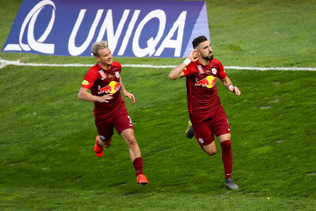 Fredrik Gulbrandsen und Munas Dabbur (r.) jubeln über den ÖFB-Cupsieg.