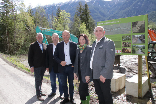 BM Rudolf Köll, BM Herbert Kröll, LHStv. Josef Geisler mit LHStv. Ingrid Felipe und Imst-Tourismus-Obmann Hannes Staggl (r.v.l.) beim Lokalaugenschein.