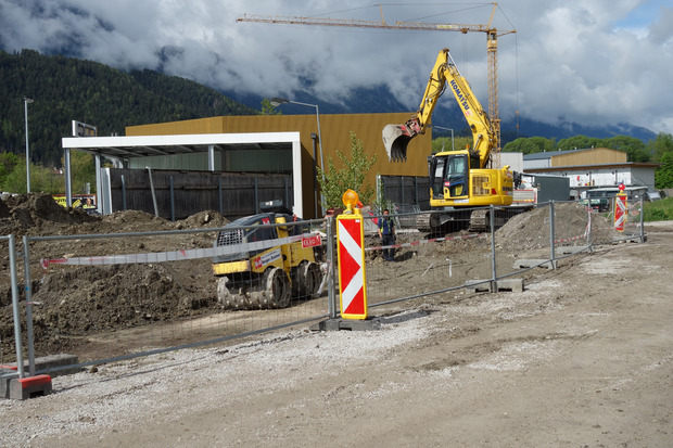 Im Gewerbegebiet „Zirler Wiesen“ haben die Erschließungsarbeiten begonnen.