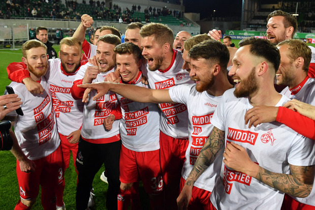 So ein Aufstieg muss festgehalten werden – ÖFB-Teamspieler Florian Kainz (l.) feierte mit Köln die Rückkehr in die deutsche Bundesliga.