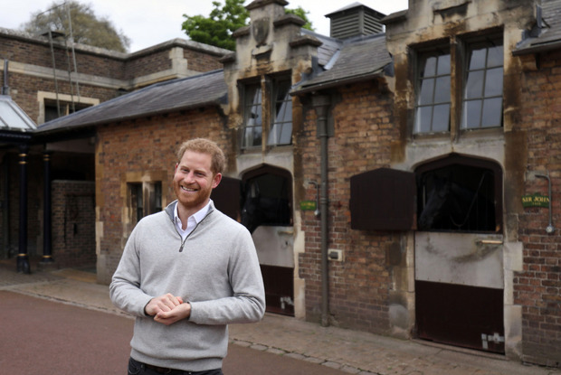 Überglücklich trat Prinz Harry auf Windsor Castle vor die Presse.