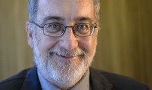 „Ich gehe nicht davon aus, dass die ganzen Probleme, die dieses Alter mit sich bringt, ausgerechnet an der Schwelle unserer Schule enden.“
Günther Laner
(Direktor HTL-Anichstraße)