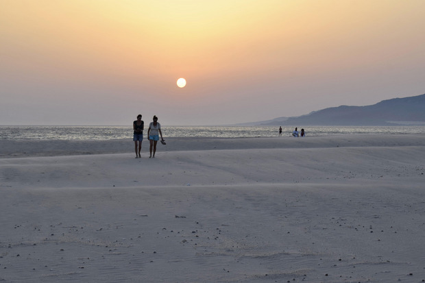 Manche Strände an der „Küste des Lichts“ sind oft fast menschenleer wie hier bei Tarifa am Abend.