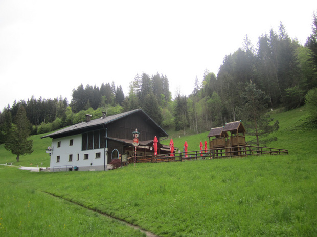 ... zur Jausenstation Tiefenbachklamm.