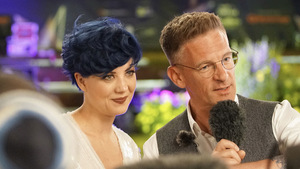 Pænda und Andi Knoll bei der Eröffnungsfeier. Der Tiroler Moderator kommentiert den Song Contest auch heuer wieder im ORF – übrigens genau 20 Jahre nachdem er in Israel (!) sein ESC-Debüt gab.