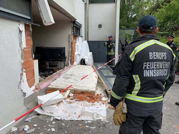 Durch die Wucht der Detonation stürzte die Hausmauer ein.