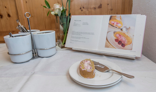 Maria Schweitzers legendäre Vollwert-Biskuitroulade.