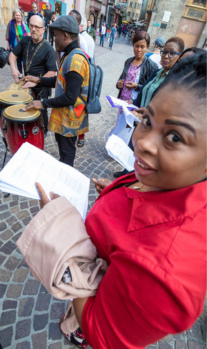 Die Afrikanische Gemeinde organisierte musikale Gestaltung für die Eröffnngsfeier im Dom zu Skt.-Jakob.