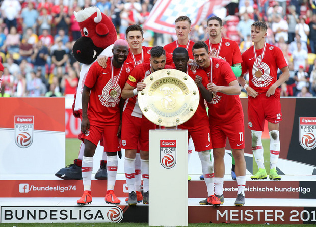 Nach dem Kantersieg stand bei Salzburg die Meisterparty auf dem Programm.