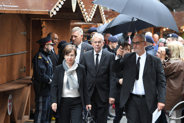 Bundespräsident Alexander Van der Belllen mit Ehefrau Doris Schmidauer.
