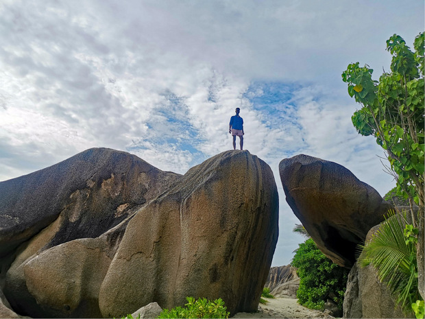 Die Granitfelsen auf der Insel La Digue sind ein tolles Fotomotiv.