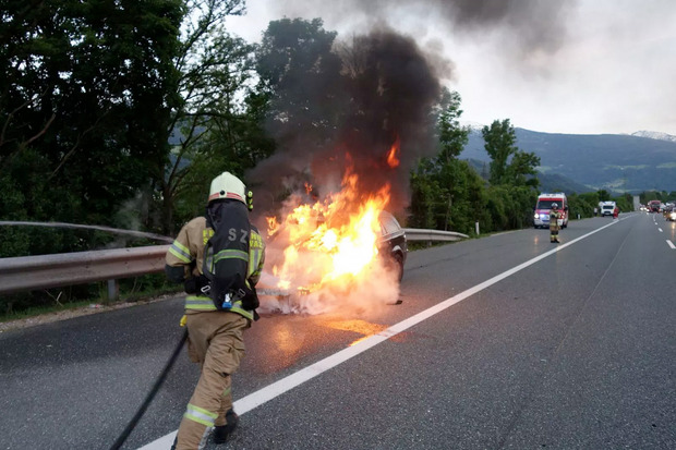 Eine Polizeistreife, die Rettung und 22 Mann der Freiwilligen Feuerwehr Schwaz waren im Einsatz.