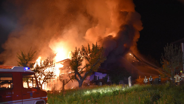 Mehr als fünf Stunden waren die Löschkräfte im Einsatz.