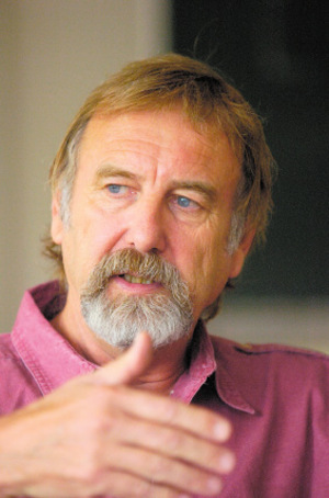 O. Univ.-Prof. Dr. Rolf Steininger war von 1984 bis zu seiner Emeritierung 2010 Leiter des Instituts für Zeitgeschichte der Universität Innsbruck.