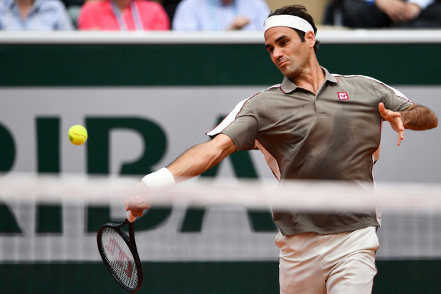 Roger Federer rang Stan Wawrinka im Eidgenossen-Duell in 3:35 Stunden mit 7:6(4),4:6,7:6(5),6:4 nieder.
