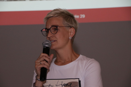 Die Obfrau des Bildungsausschusses, Rebecca Kammerlander, sprach sich für eine qualitätsvolle Kinderbetreuung aus.