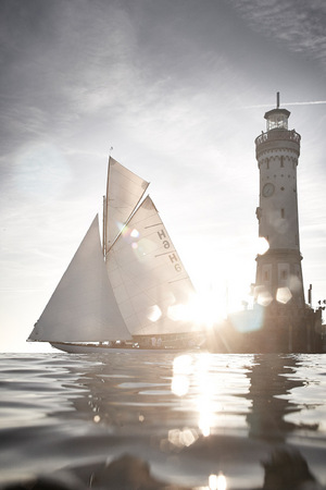 Wahrzeichen von Lindau – der Leuchtturm in der Hafeneinfahrt.