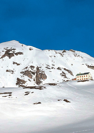 Bis das Padasterjochhaus schneefrei ist, wird es noch dauern. So sah es vor zwei Wochen aus.