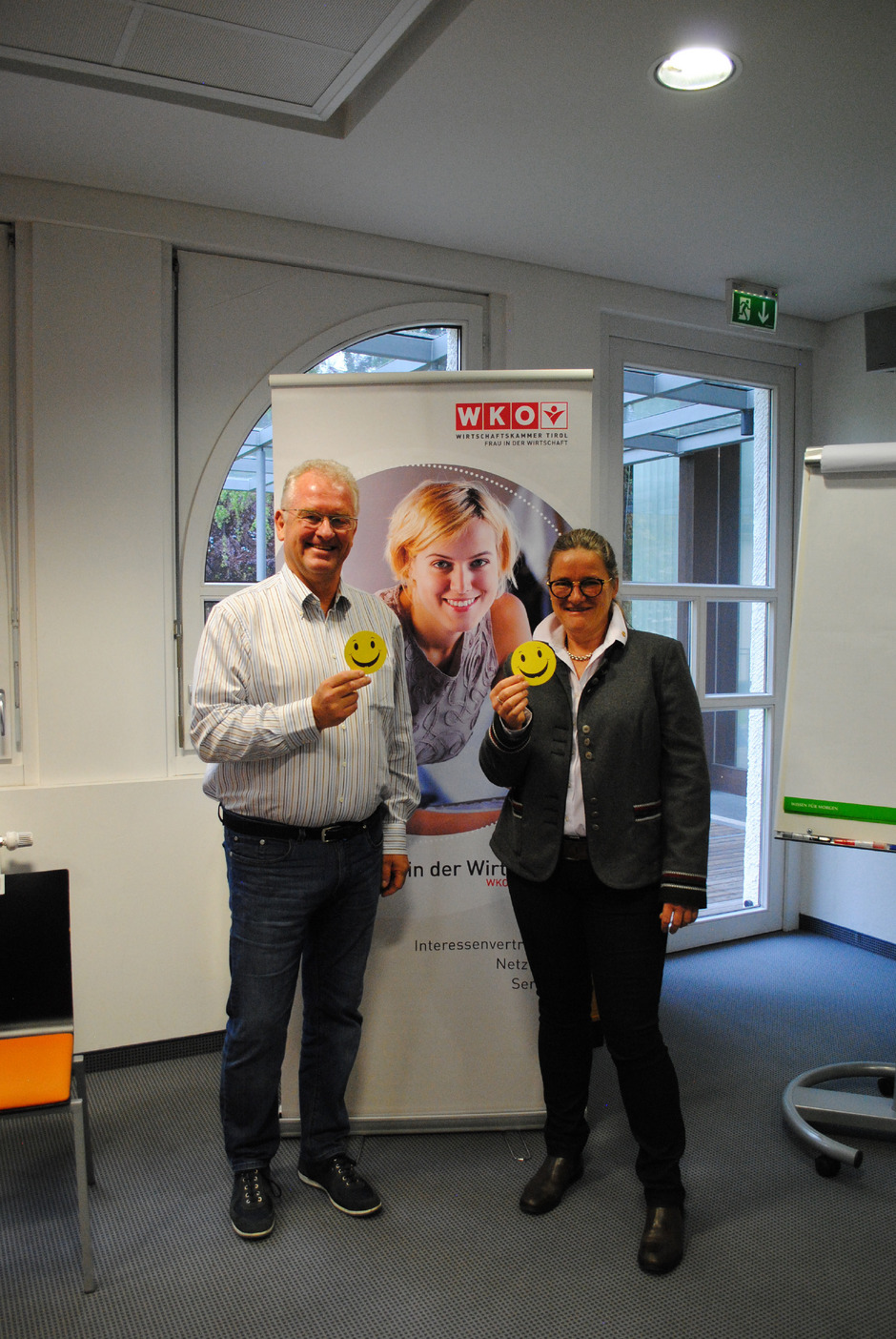 Die FIW-Bezirksvorsitzende Marina Bunte (r.) hatte, wie viele Teilnehmer auch, mit Mental-Coach Axel Mitterer (l.) viel zu lachen.