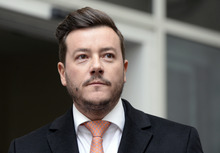 Rene Benko greift noch einmal tief in die Tasche.