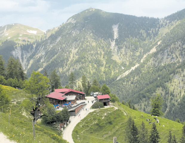 Die Feilalm setzt sich aus mehreren Gebäuden zusammen.