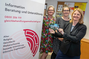 Die Gleichbehandlungsanwältinnen Katharina Raffl und Monika Groser mit Assistentin Charlotte Christoph (v. r.) vom Regionalbüro der Gleichbehandlungsanwaltschaft in Innsbruck.