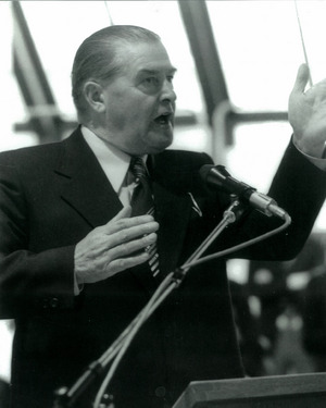 Der damalige Stadtchef Adolf Walch eröffnete 1974 die Städtische Galerie Theodor von Hörmann.