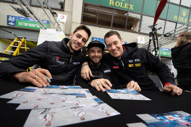 Der Tiroler René Binder (l.) startet mit seinen Teamkollegen Julien Canal (FRA/M.) und William Stevens (GBR) in Le Mans.