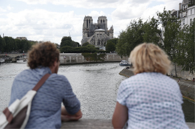 Notre Dame wird nach wie vor von nah und weiter fern bestaunt.